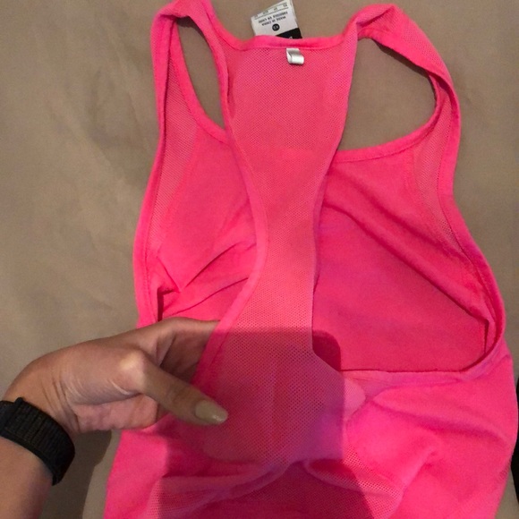 Two Nike dri-fit tanks xs - Picture 8 of 8